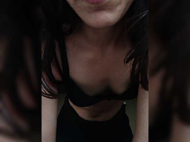 Simply-Ishu live cam on BongaCams