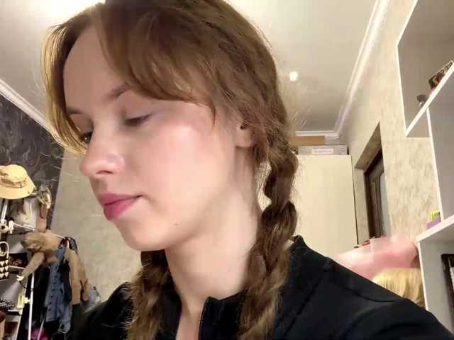 curlyhaired live cam on BongaCams