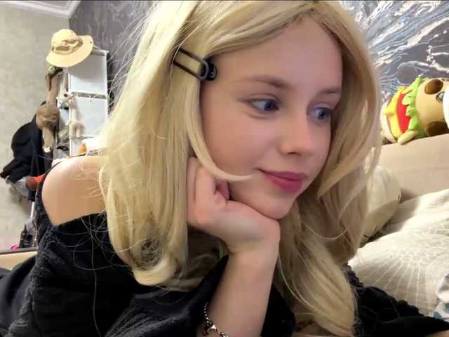 curlyhaired live cam on BongaCams