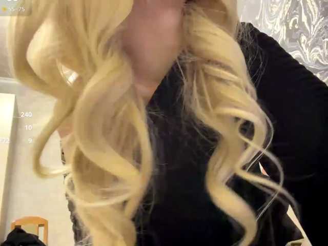 curlyhaired live cam on BongaCams