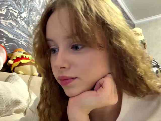 curlyhaired's webcam live show