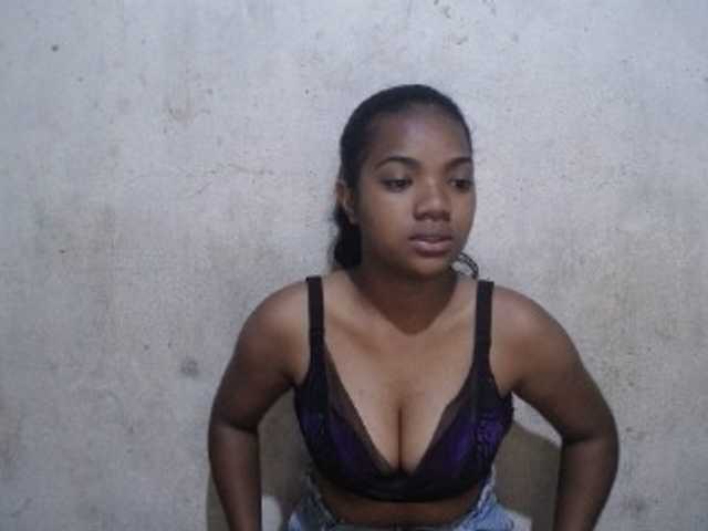 Irintsoa live cam on BongaCams