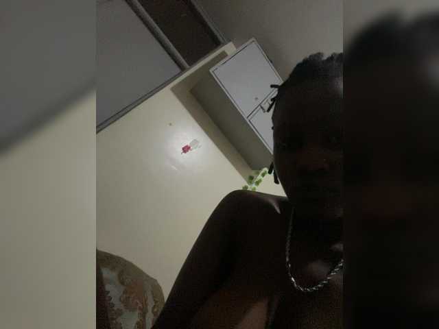Xyena live cam on BongaCams