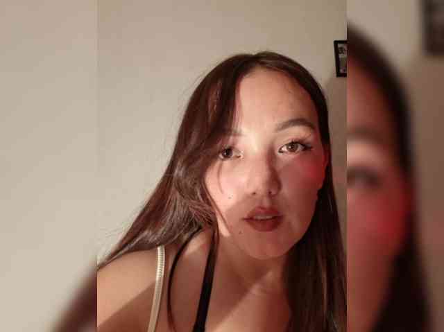 AnelyaMayaa webcam