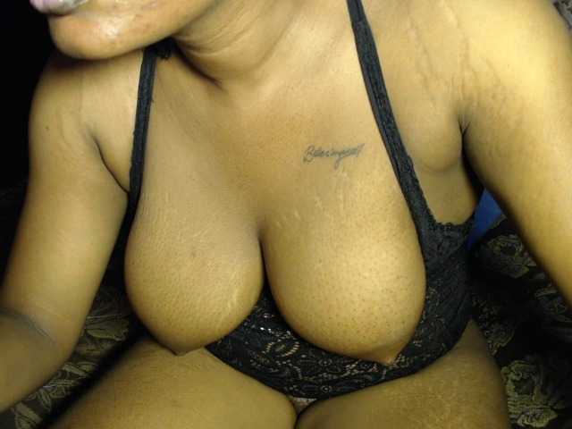 VelvetGoddess234 live cam on BongaCams