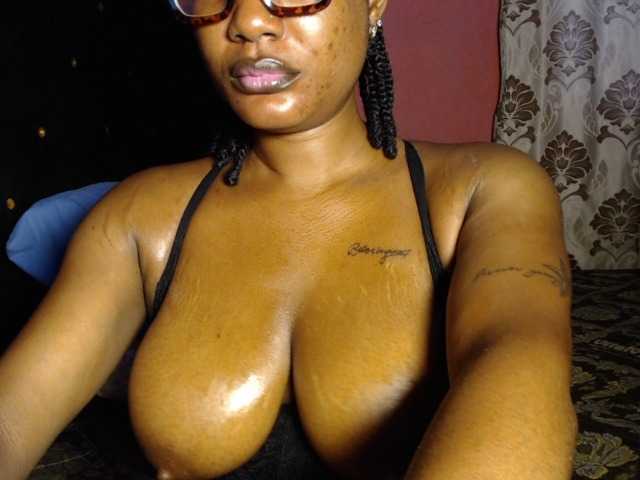 VelvetGoddess234 live cam on BongaCams