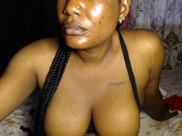 VelvetGoddess234 live cam on BongaCams