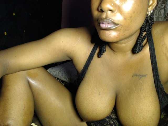 VelvetGoddess234 live cam on BongaCams