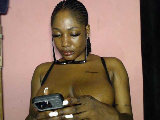 VelvetGoddess234 live cam on BongaCams