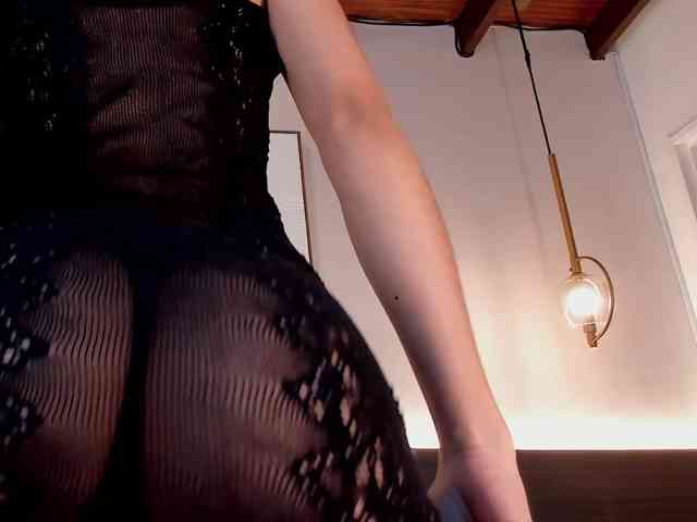 RomyBloom webcam