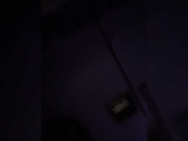 IllusoryTreat live cam preview