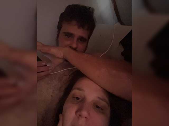 IllusoryTreat live cam preview