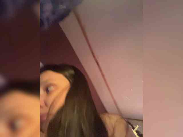 IllusoryTreat webcam
