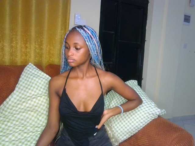 Nefertariraine live cam on BongaCams