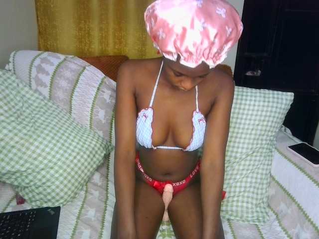 Nefertariraine live cam on BongaCams