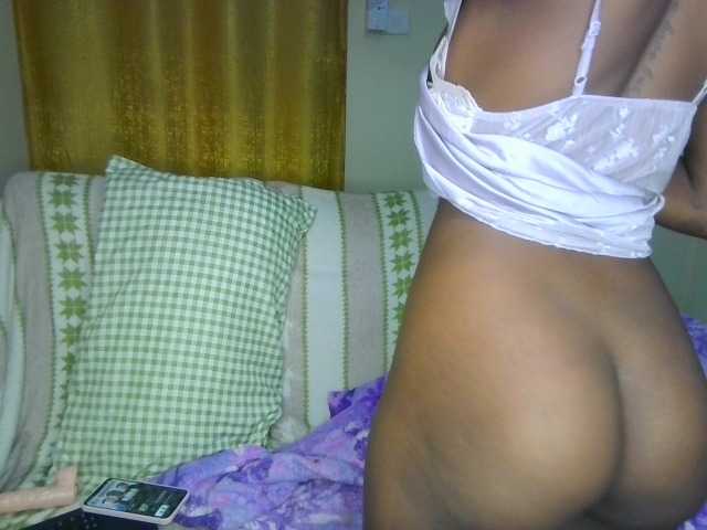 Nefertariraine live cam on BongaCams