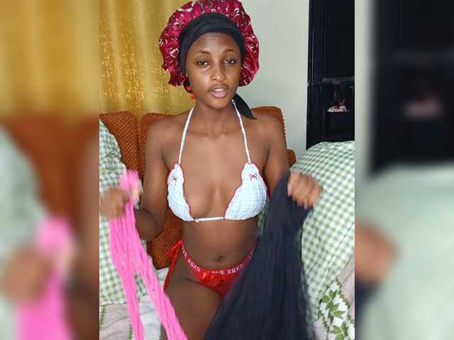 Nefertariraine live cam on BongaCams