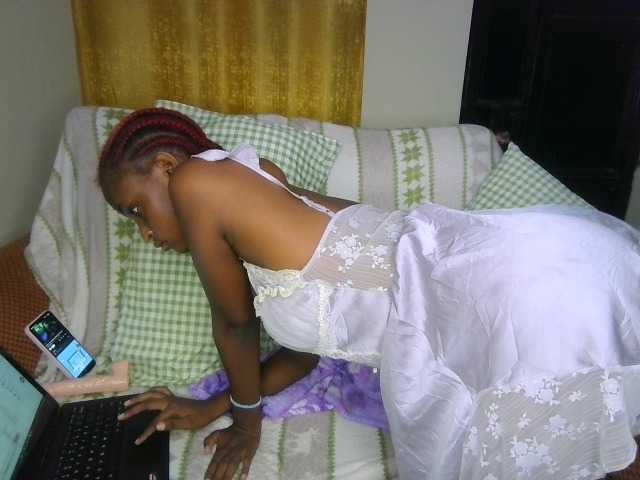 Nefertariraine live cam on BongaCams