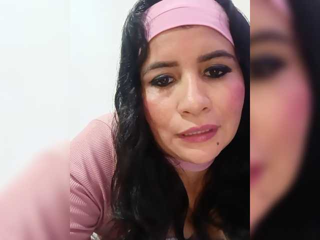 Melanie-25 live cam on BongaCams