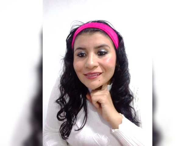 Melanie-25 live cam on BongaCams