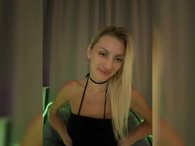 KarinaSimka live cam on BongaCams