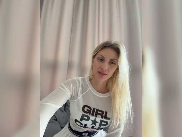 KarinaSimka live cam on BongaCams