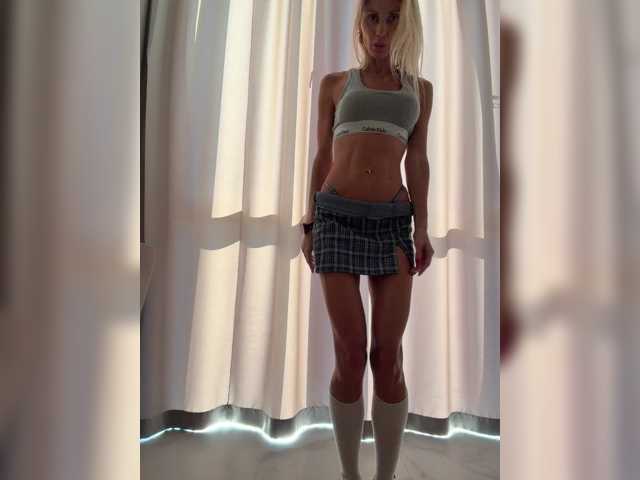 KarinaSimka live cam on BongaCams