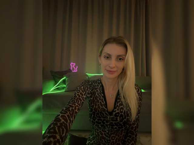 KarinaSimka live cam on BongaCams