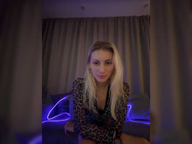 KarinaSimka live cam on BongaCams