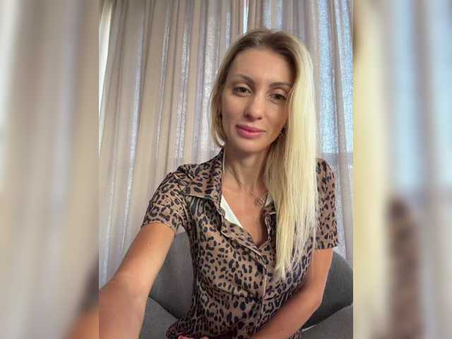 KarinaSimka live cam on BongaCams