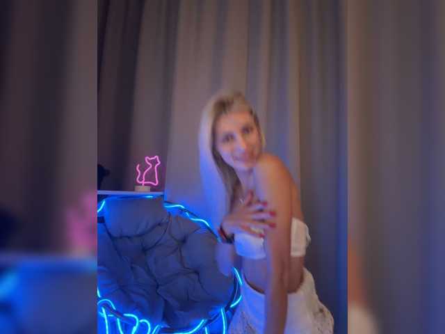 KarinaSimka live cam on BongaCams