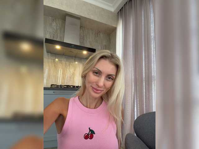 KarinaSimka — вебкам-модель