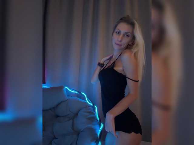 KarinaSimka live cam on BongaCams