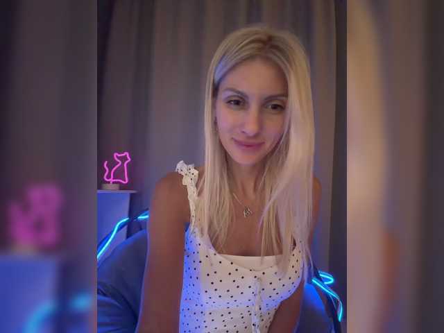 KarinaSimka live cam on BongaCams