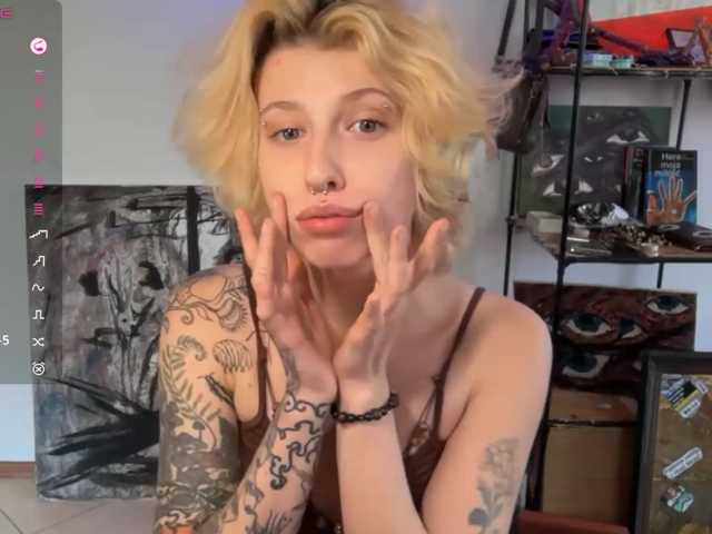 KrissyShuey live cam on BongaCams