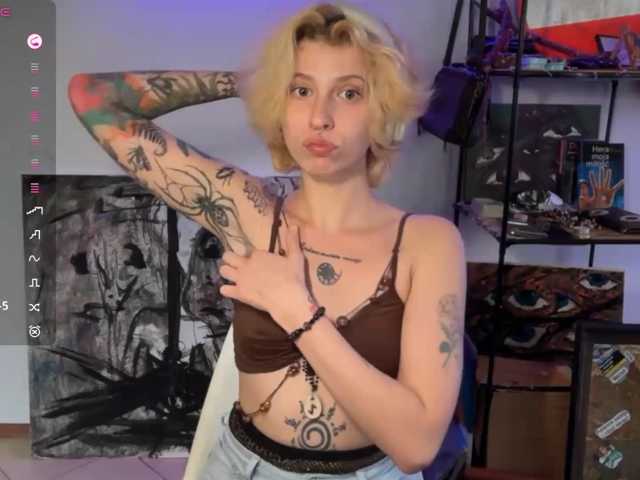 KrissyShuey live cam on BongaCams