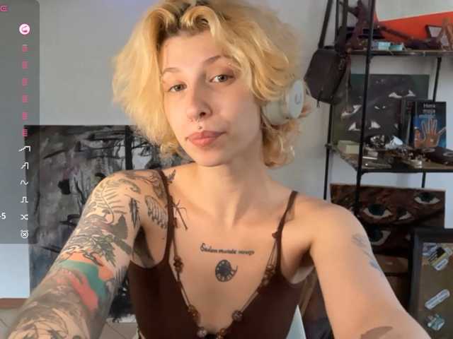 KrissyShuey live cam on BongaCams