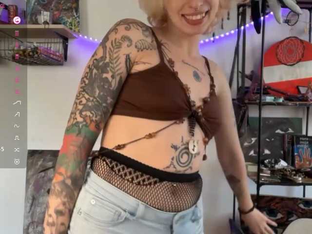 KrissyShuey live cam on BongaCams