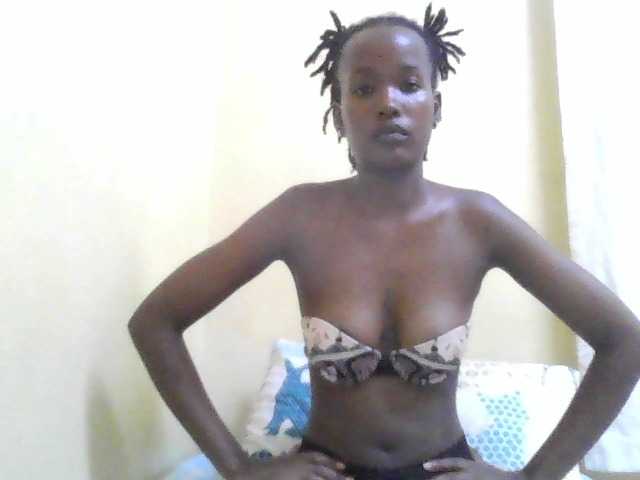 Diva-queen33 live cam on BongaCams