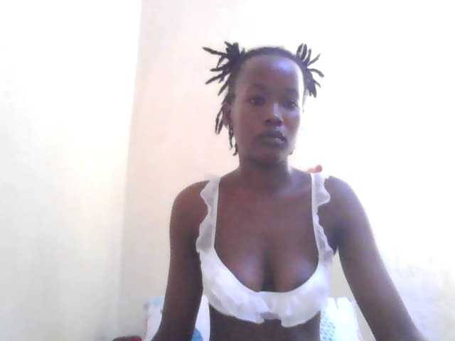 Diva-queen33 live cam on BongaCams