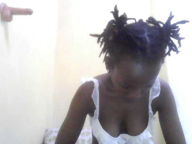 Diva-queen33 live cam on BongaCams