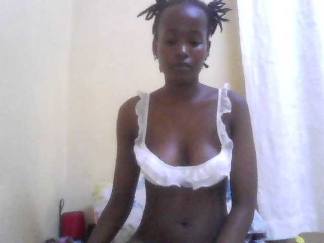 Diva-queen33 live cam on BongaCams
