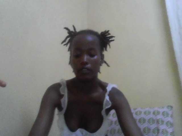 Diva-queen33 live cam on BongaCams