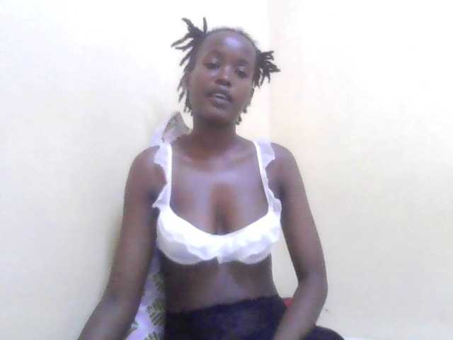 Diva-queen33 live cam on BongaCams