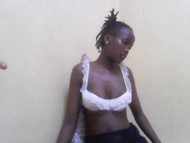 Diva-queen33 live cam on BongaCams