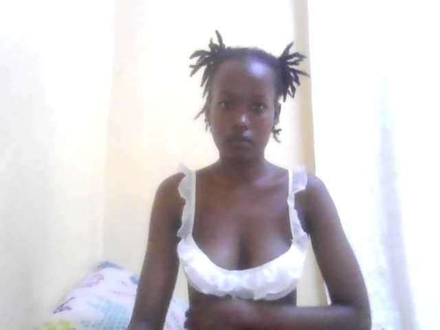 Diva-queen33 live cam on BongaCams