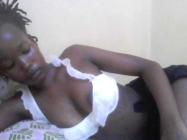 Diva-queen33 live cam on BongaCams