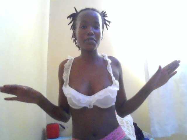 Diva-queen33 live cam on BongaCams