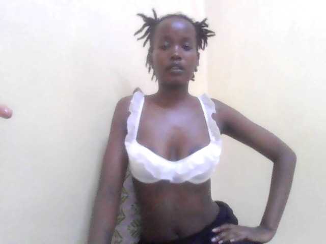 Diva-queen33 live cam on BongaCams