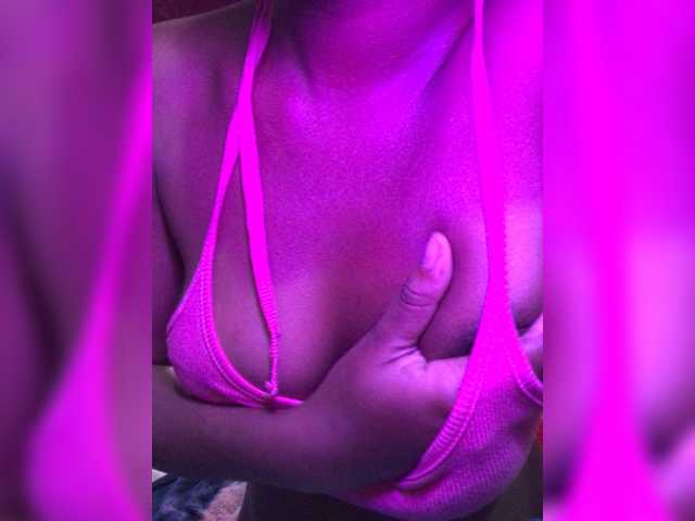 Sweetmia1 live cam on BongaCams